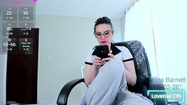 paulinabarnett- online show from February 8, 5:10 pm