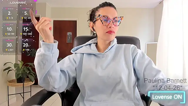 paulinabarnett- online show from April 12, 4:43 pm