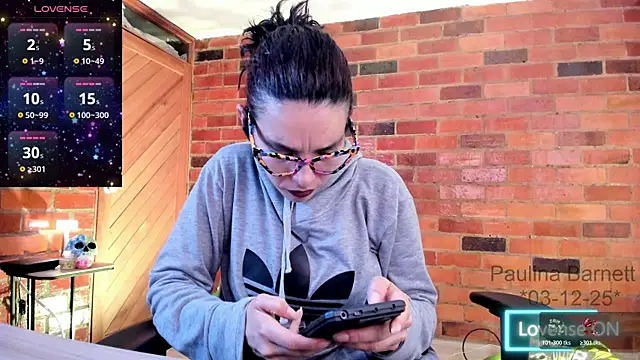 Snapshot of paulinabarnett- chatting on December 4, 4:55 am paulinabarnett- online show from December 4, 4:55 am