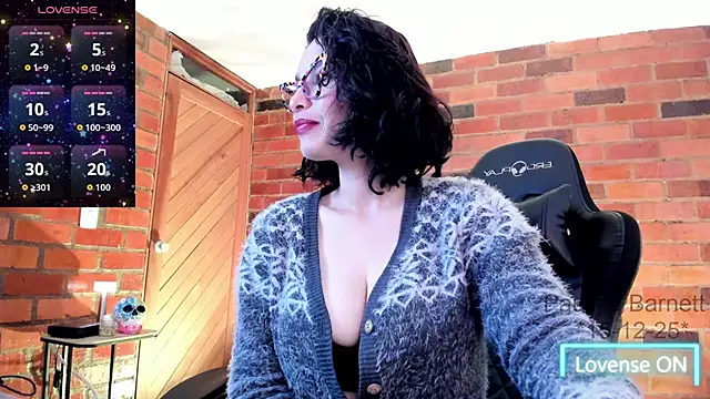 Snapshot of paulinabarnett- chatting on December 15, 5:02 am paulinabarnett- online show from December 15, 5:02 am