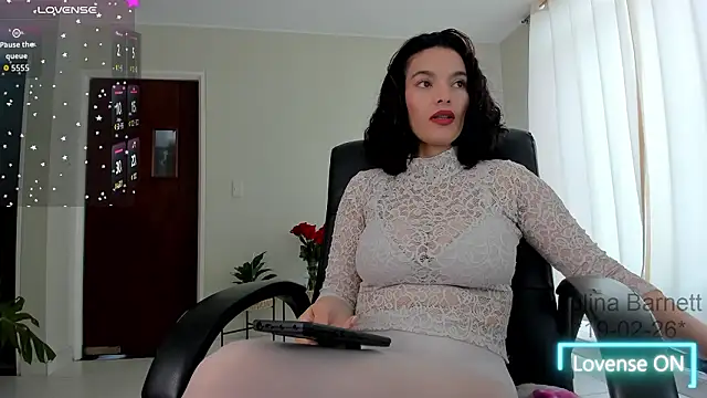 paulinabarnett- online show from February 19, 2:03 pm