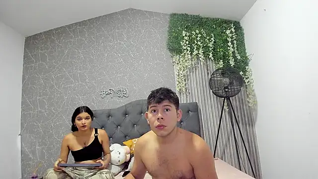 JustiinJazmin online show from February 11, 6:22 pm