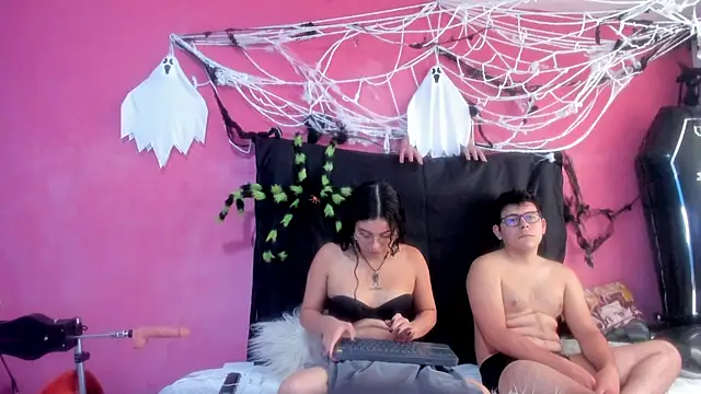 JustiinJazmin online show from October 3, 7:15 pm