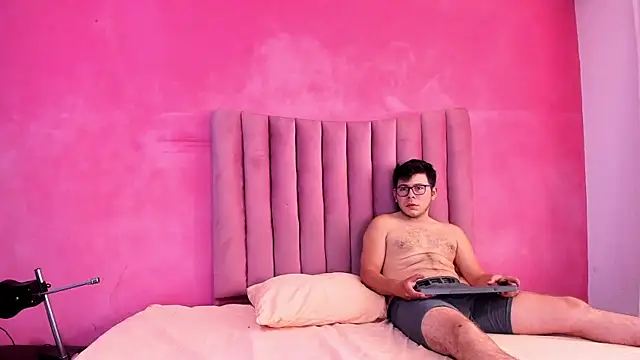 Snapshot of JustiinJazmin chatting on December 15, 7:09 pm JustiinJazmin online show from December 15, 7:09 pm