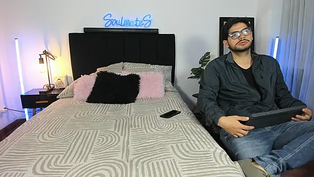 Snapshot of -soulmate-s chatting on November 12, 1:26 pm -soulmate-s online show from November 12, 1:26 pm