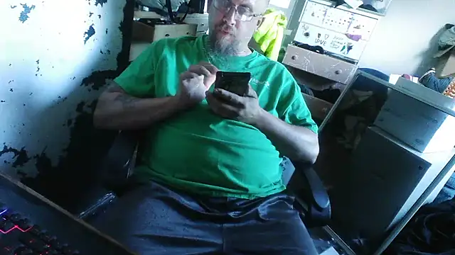 Snapshot of slickwill123 chatting on June 15, 11:48 pm slickwill123 online show from June 15, 11:48 pm