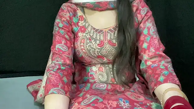 couple horne online show from April 22, 12:01 pm