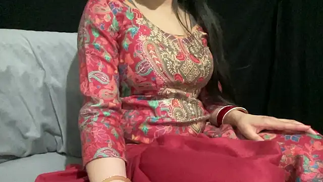 couple horne online show from April 17, 9:50 pm