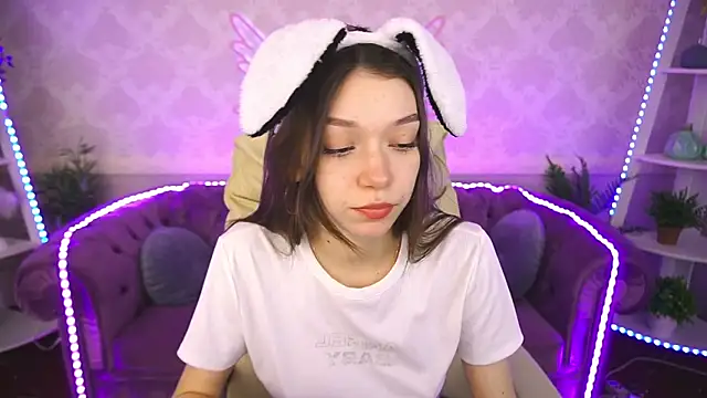 Snapshot of Cherry_Wipe chatting on February 10, 1:44 pm Cherry Wipe online show from February 10, 1:44 pm