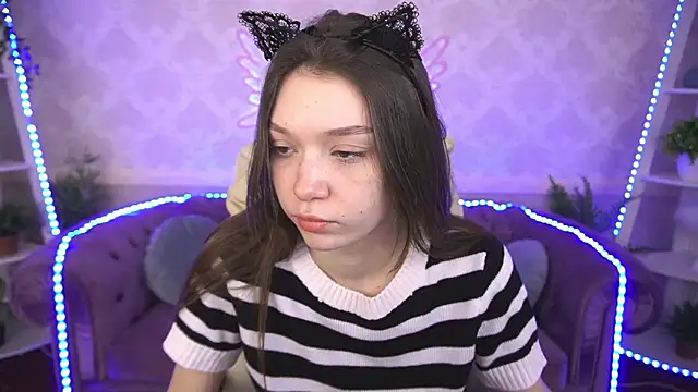Snapshot of Cherry_Wipe chatting on February 17, 1:33 pm Cherry Wipe online show from February 17, 1:33 pm