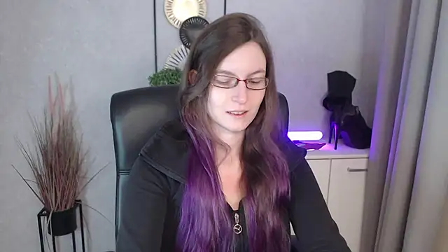 Snapshot of emmaxDelight chatting on November 20, 7:09 am emmaxDelight online show from November 20, 7:09 am