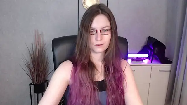 emmaxDelight online show from December 23, 6:23 am