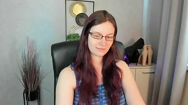 emmaxDelight online show from June 1, 5:29 am