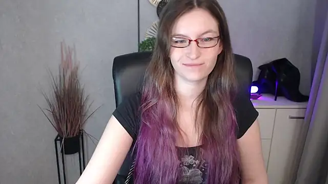 Snapshot of emmaxDelight chatting on November 5, 6:27 am emmaxDelight online show from November 5, 6:27 am