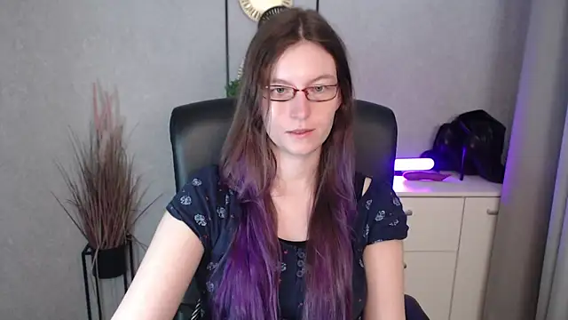 Snapshot of emmaxDelight chatting on November 13, 6:17 am emmaxDelight online show from November 13, 6:17 am