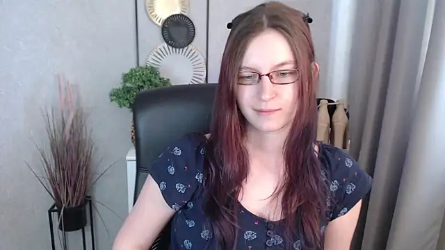 emmaxDelight online show from March 13, 1:27 pm