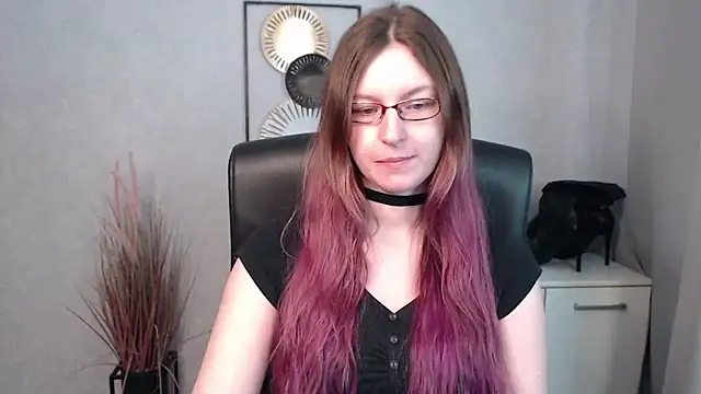 emmaxDelight online show from March 18, 10:17 am