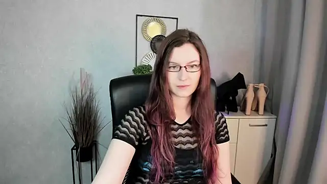 emmaxDelight online show from May 14, 5:15 am