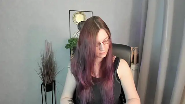 emmaxDelight online show from March 27, 7:28 am