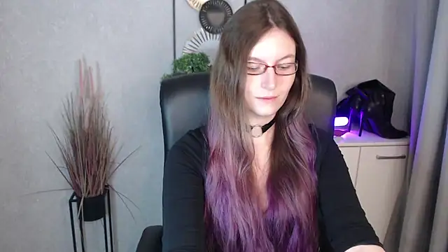 Snapshot of emmaxDelight chatting on October 28, 6:45 am emmaxDelight online show from October 28, 6:45 am