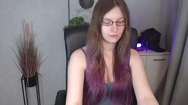 Snapshot of emmaxDelight chatting on October 29, 6:23 am emmaxDelight online show from October 29, 6:23 am