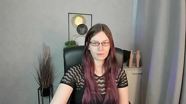 emmaxDelight online show from April 13, 5:22 am