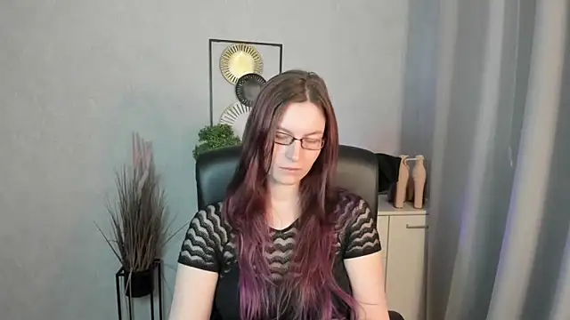 emmaxDelight online show from April 15, 6:19 am