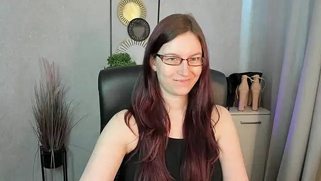 Snapshot of emmaxDelight chatting on June 12, 6:55 am emmaxDelight online show from June 12, 6:55 am