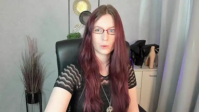 Snapshot of emmaxDelight chatting on June 8, 5:19 am emmaxDelight online show from June 8, 5:19 am