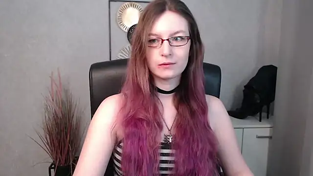 emmaxDelight online show from March 22, 7:36 am