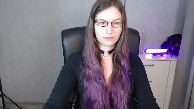 Snapshot of emmaxDelight chatting on October 27, 6:36 am emmaxDelight online show from October 27, 6:36 am