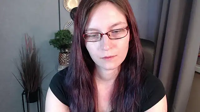 emmaxDelight online show from March 9, 6:33 pm