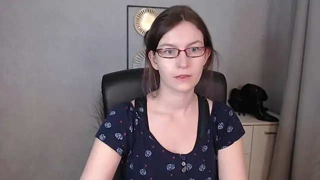 emmaxDelight online show from September 16, 5:19 am