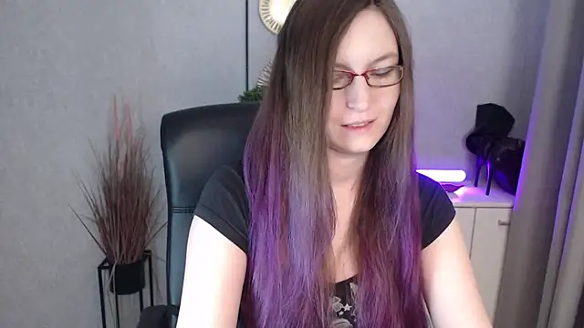 Snapshot of emmaxDelight chatting on November 22, 7:07 am emmaxDelight online show from November 22, 7:07 am