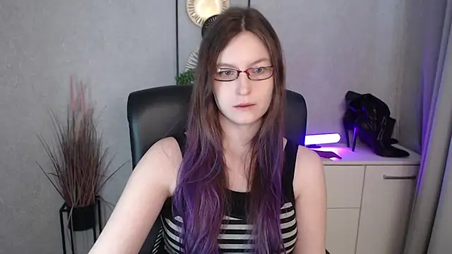 Snapshot of emmaxDelight chatting on November 15, 7:12 am emmaxDelight online show from November 15, 7:12 am