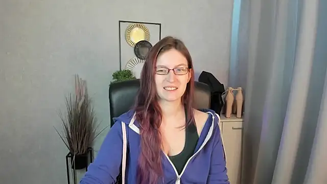 emmaxDelight online show from April 17, 5:32 am