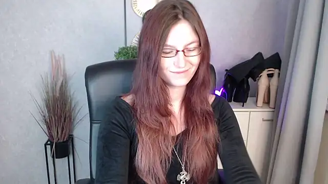 emmaxDelight online show from February 24, 6:25 am