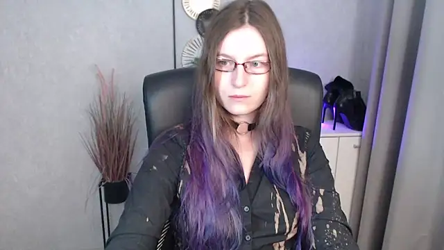 emmaxDelight online show from October 7, 5:30 am