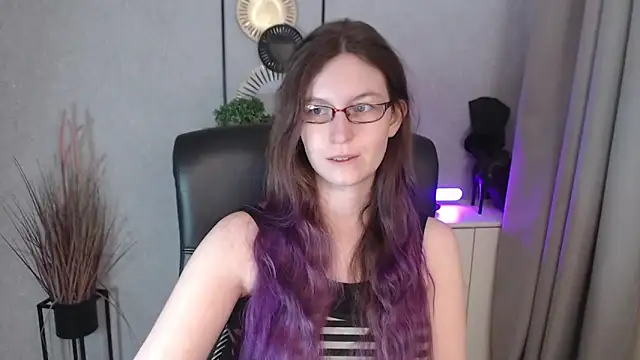 Snapshot of emmaxDelight chatting on November 18, 6:39 am emmaxDelight online show from November 18, 6:39 am