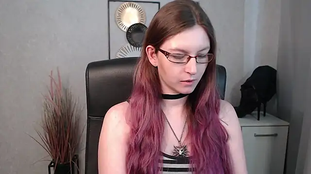 emmaxDelight online show from March 22, 10:39 am