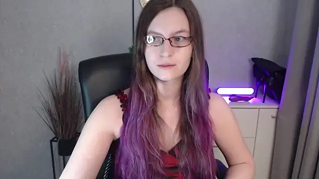 Snapshot of emmaxDelight chatting on December 2, 6:37 am emmaxDelight online show from December 2, 6:37 am