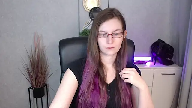 Snapshot of emmaxDelight chatting on December 15, 6:52 am emmaxDelight online show from December 15, 6:52 am