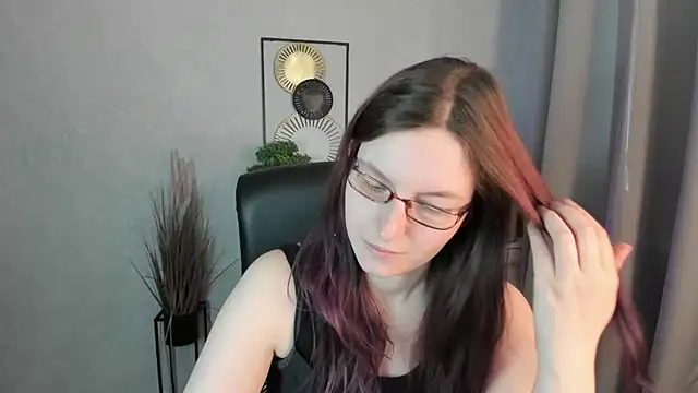 emmaxDelight online show from March 27, 8:26 am