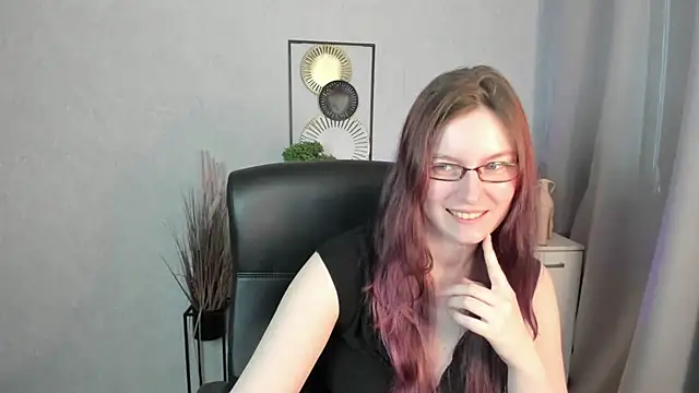 emmaxDelight online show from April 9, 6:30 am