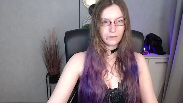 emmaxDelight online show from October 15, 5:28 am