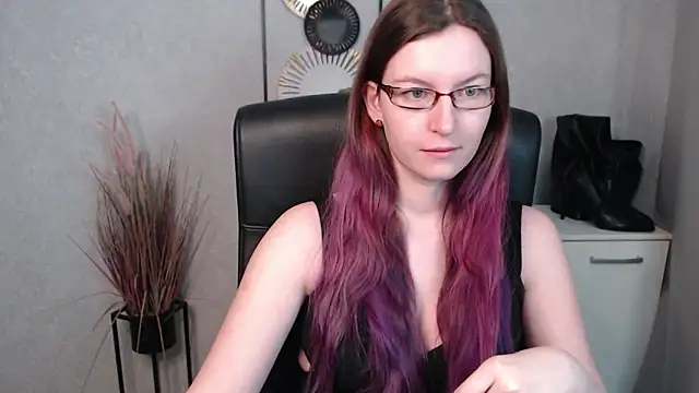emmaxDelight online show from February 26, 6:30 am