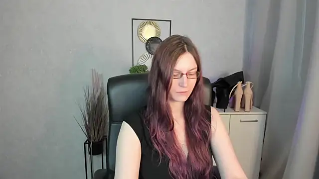 emmaxDelight online show from April 9, 5:20 am