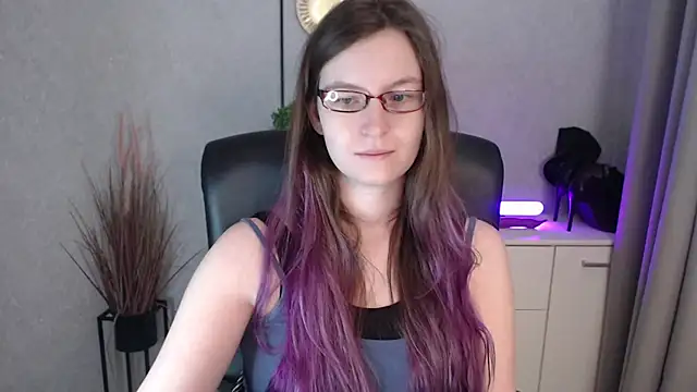 Snapshot of emmaxDelight chatting on November 27, 6:25 am emmaxDelight online show from November 27, 6:25 am