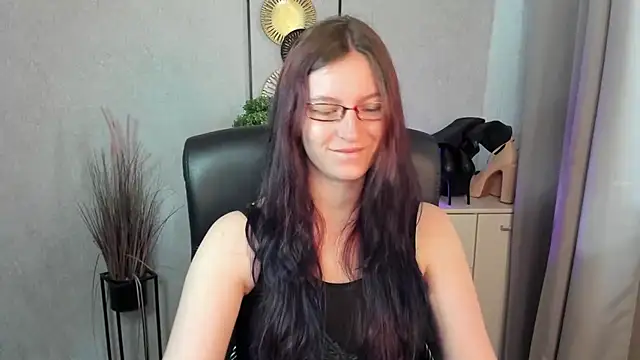 Snapshot of emmaxDelight chatting on July 13, 6:56 am emmaxDelight online show from July 13, 6:56 am