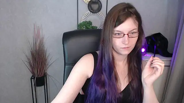 Snapshot of emmaxDelight chatting on November 6, 6:28 am emmaxDelight online show from November 6, 6:28 am